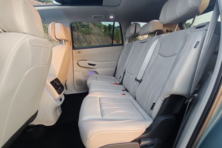 Used Volkswagen Teramont 2025 Tiguan Pro 450TSI 4Motion Crosswind Edition Interior 5