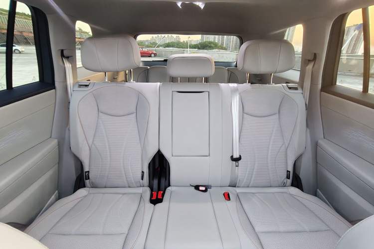 Used Volkswagen Teramont 2025 Tiguan Pro 450TSI 4Motion Crosswind Edition Interior 7