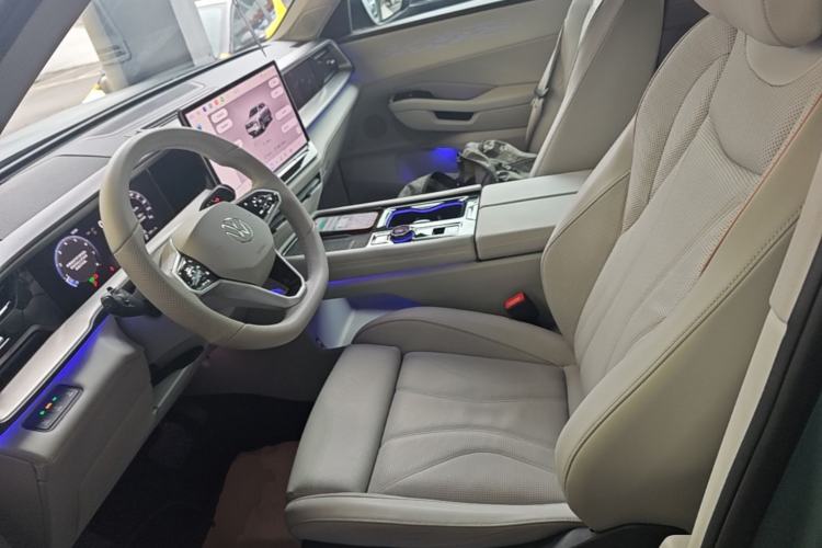 Used Volkswagen Teramont 2025 Tiguan Pro 450TSI 4Motion Crosswind Edition Left Front Seat