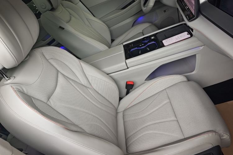Used Volkswagen Teramont 2025 Tiguan Pro 450TSI 4Motion Crosswind Edition Right Front Seat