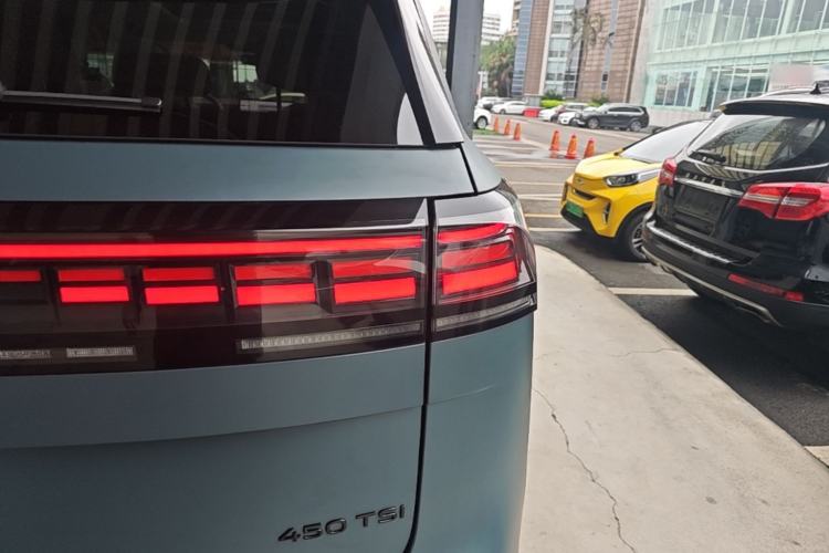 Used Volkswagen Teramont 2025 Tiguan Pro 450TSI 4Motion Crosswind Edition Right Rear Taillight
