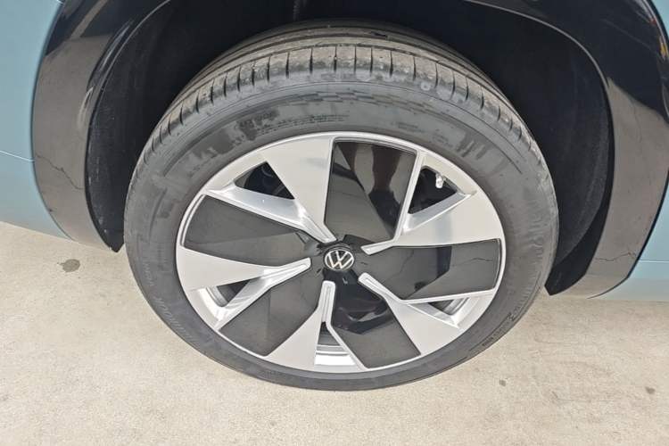 Used Volkswagen Teramont 2025 Tiguan Pro 450TSI 4Motion Crosswind Edition Right Rear Wheel Hub
