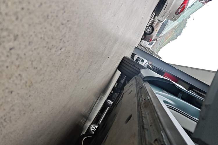 Used Volkswagen Teramont 2025 Tiguan Pro 450TSI 4Motion Crosswind Edition Right Side Sill