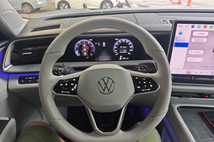 Used Volkswagen Teramont 2025 Tiguan Pro 450TSI 4Motion Crosswind Edition Steering Wheel
