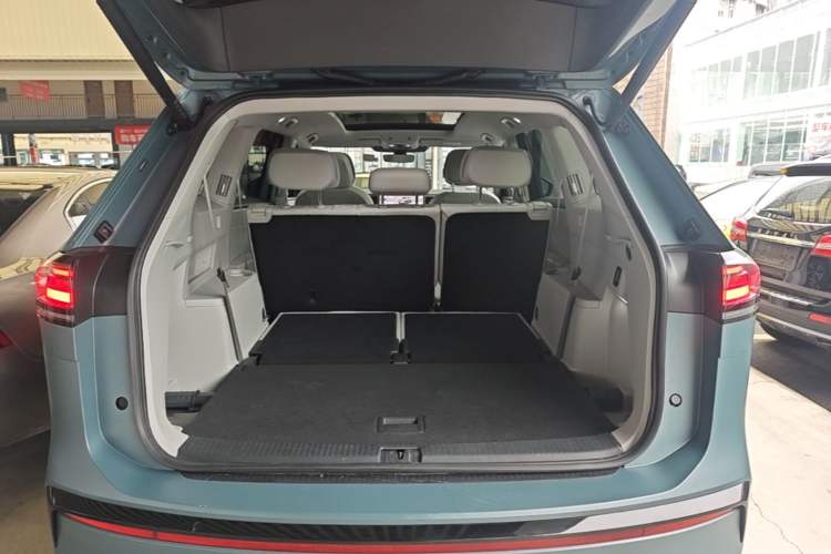 Used Volkswagen Teramont 2025 Tiguan Pro 450TSI 4Motion Crosswind Edition Trunk