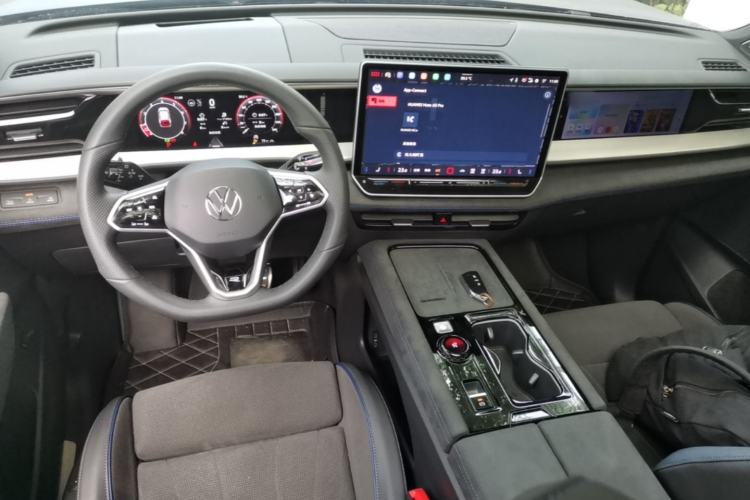 Used Volkswagen Teramont 2025 Tiguan Pro 450TSI Four-Wheel Drive Summit Edition Center Console