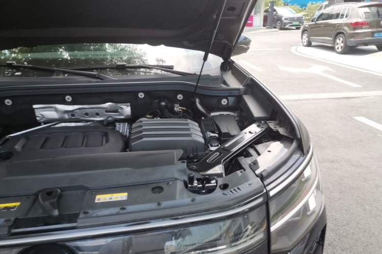 Used Volkswagen Teramont 2025 Tiguan Pro 450TSI Four-Wheel Drive Summit Edition Engine Bay Left