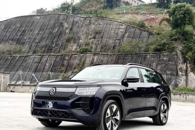 Used Volkswagen Teramont 2025 Tiguan Pro 450TSI 4Motion Crosswind Edition
