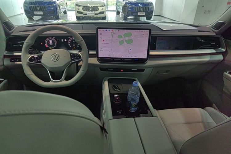 Used Volkswagen Teramont 2025 Tiguan Pro 450TSI 4Motion Crosswind Edition Center Console