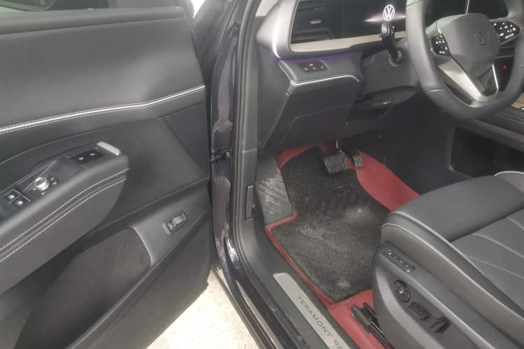 Used Volkswagen Teramont 2025 Tiguan Pro 450TSI 4Motion Crosswind Edition Driver Seat