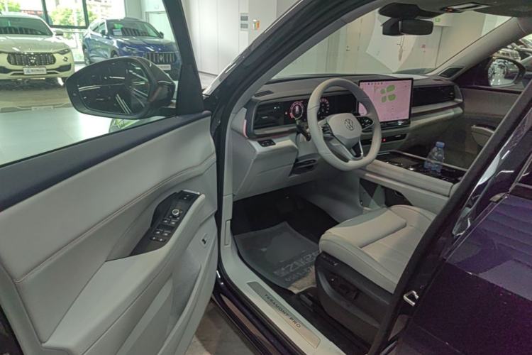 Used Volkswagen Teramont 2025 Tiguan Pro 450TSI 4Motion Crosswind Edition Driver Seat