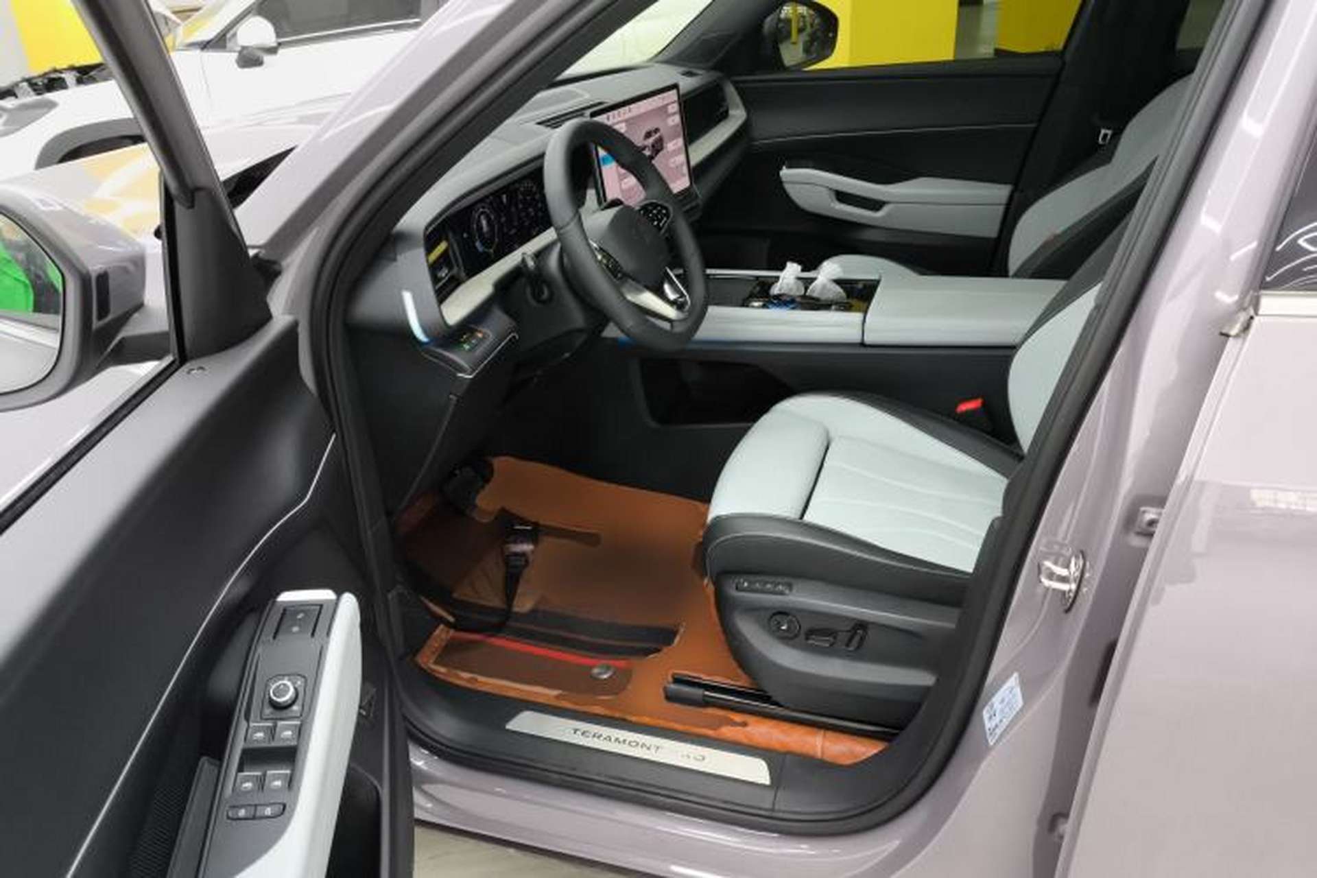 Used Volkswagen Teramont 2025 Tiguan Pro 450TSI 4Motion Crosswind Edition Driver Seat