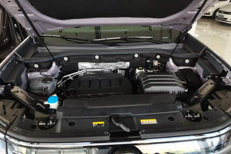 Used Volkswagen Teramont 2025 Tiguan Pro 450TSI Four-Wheel Drive Summit Edition Engine Bay