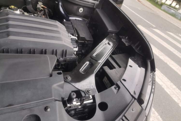 Used Volkswagen Teramont 2025 Tiguan Pro 450TSI 4Motion Crosswind Edition Engine Bay Left