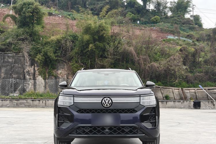 Used Volkswagen Teramont 2025 Tiguan Pro 450TSI 4Motion Crosswind Edition Exterior 2