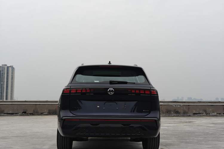 Used Volkswagen Teramont 2025 Tiguan Pro 450TSI 4Motion Crosswind Edition Exterior 3
