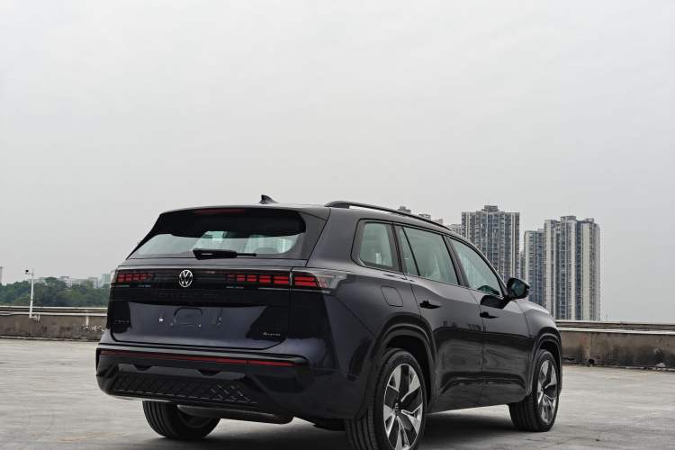 Used Volkswagen Teramont 2025 Tiguan Pro 450TSI 4Motion Crosswind Edition Exterior 4