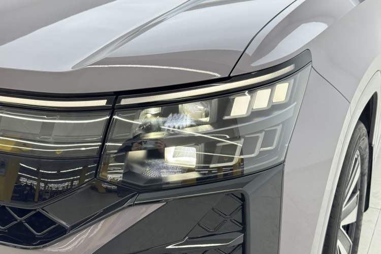 Used Volkswagen Teramont 2025 Tiguan Pro 450TSI 4Motion Crosswind Edition Exterior 5