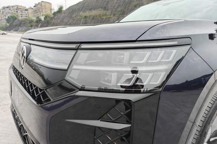 Used Volkswagen Teramont 2025 Tiguan Pro 450TSI 4Motion Crosswind Edition Exterior 7