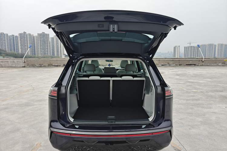 Used Volkswagen Teramont 2025 Tiguan Pro 450TSI 4Motion Crosswind Edition Exterior 9