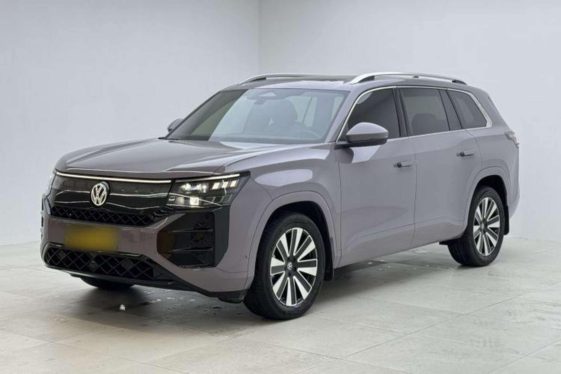 Used Volkswagen Teramont 2025 Tiguan Pro 450TSI 4Motion Crosswind Edition Front Left 45 Deg