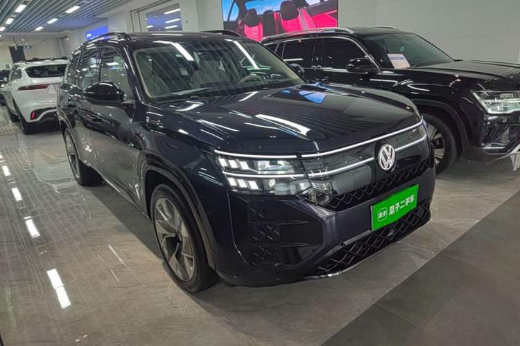 Used Volkswagen Teramont 2025 Tiguan Pro 450TSI 4Motion Crosswind Edition Front Right 45 Deg