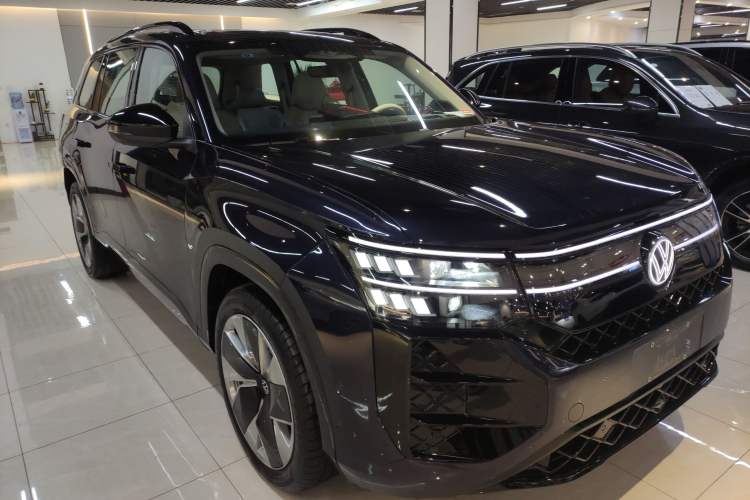 Used Volkswagen Teramont 2025 Tiguan Pro 450TSI 4Motion Crosswind Edition Front Right 45 Deg