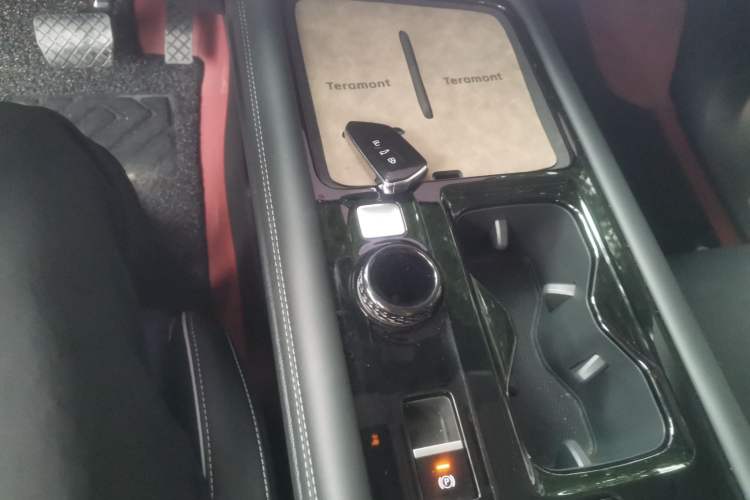 Used Volkswagen Teramont 2025 Tiguan Pro 450TSI 4Motion Crosswind Edition Gear Lever