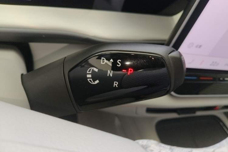 Used Volkswagen Teramont 2025 Tiguan Pro 450TSI 4Motion Crosswind Edition Gear Lever
