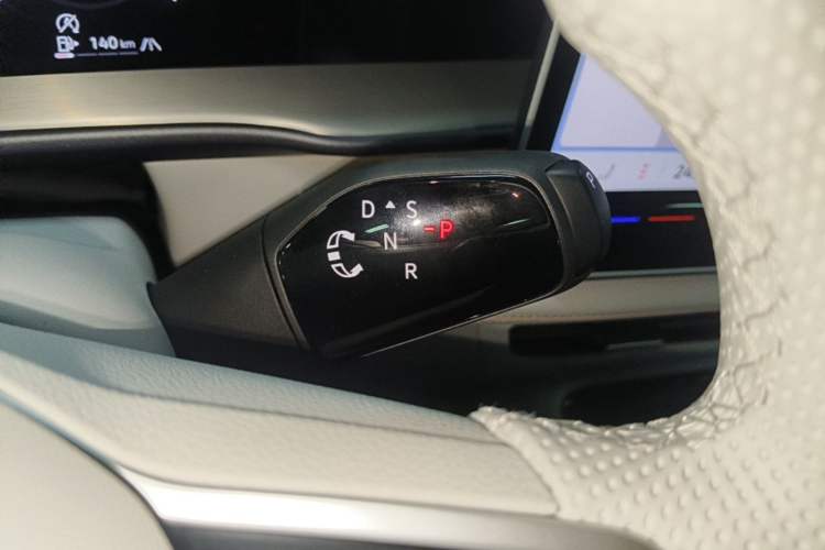 Used Volkswagen Teramont 2025 Tiguan Pro 450TSI 4Motion Crosswind Edition Gear Lever