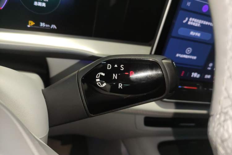 Used Volkswagen Teramont 2025 Tiguan Pro 450TSI 4Motion Crosswind Edition Gear Lever