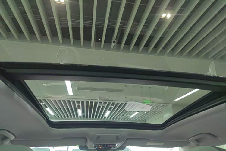 Used Volkswagen Teramont 2025 Tiguan Pro 450TSI 4Motion Crosswind Edition Headliner