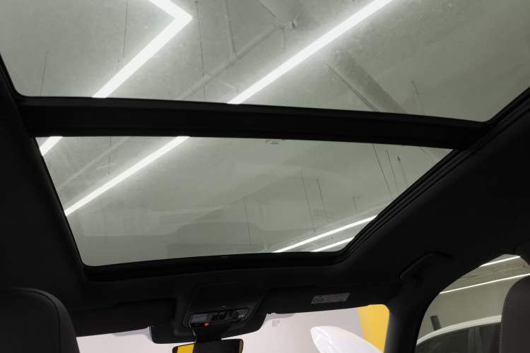 Used Volkswagen Teramont 2025 Tiguan Pro 450TSI 4Motion Crosswind Edition Headliner
