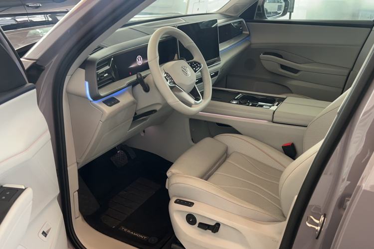 Used Volkswagen Teramont 2025 Tiguan Pro 450TSI 4Motion Crosswind Edition Interior 1