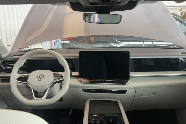 Used Volkswagen Teramont 2025 Tiguan Pro 450TSI 4Motion Crosswind Edition Interior 3