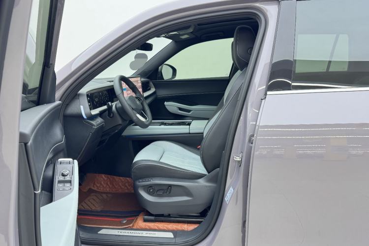 Used Volkswagen Teramont 2025 Tiguan Pro 450TSI 4Motion Crosswind Edition Interior 3