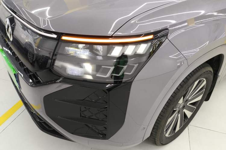 Used Volkswagen Teramont 2025 Tiguan Pro 450TSI 4Motion Crosswind Edition Left Front Headlight