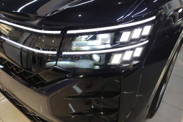 Used Volkswagen Teramont 2025 Tiguan Pro 450TSI 4Motion Crosswind Edition Left Front Headlight
