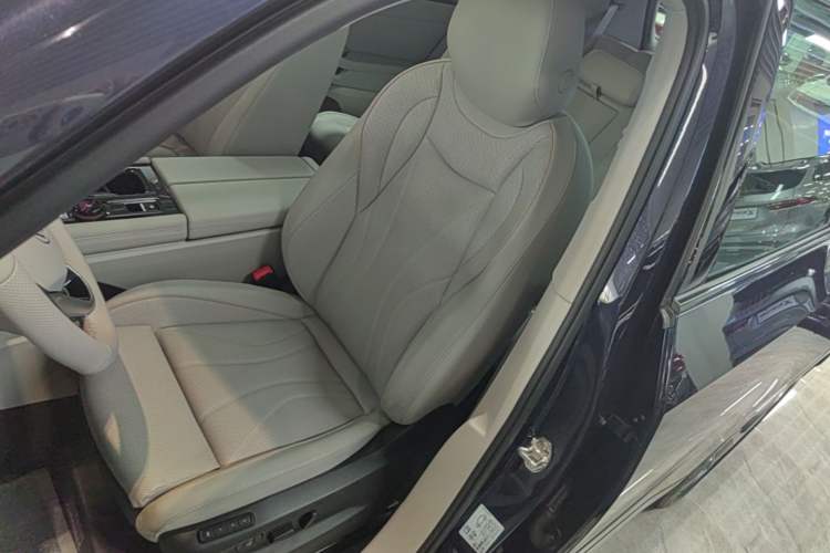 Used Volkswagen Teramont 2025 Tiguan Pro 450TSI 4Motion Crosswind Edition Left Front Seat