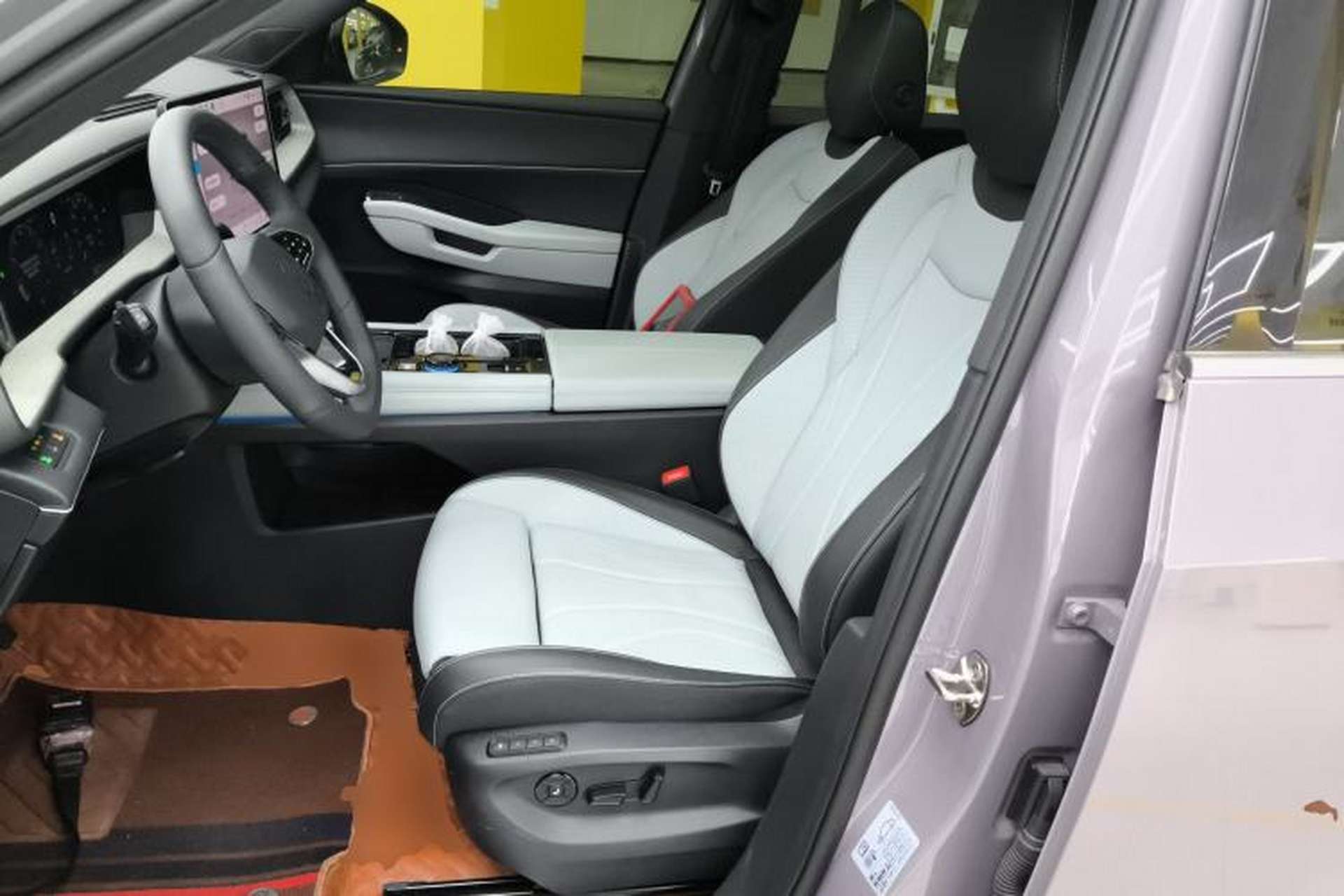 Used Volkswagen Teramont 2025 Tiguan Pro 450TSI 4Motion Crosswind Edition Left Front Seat
