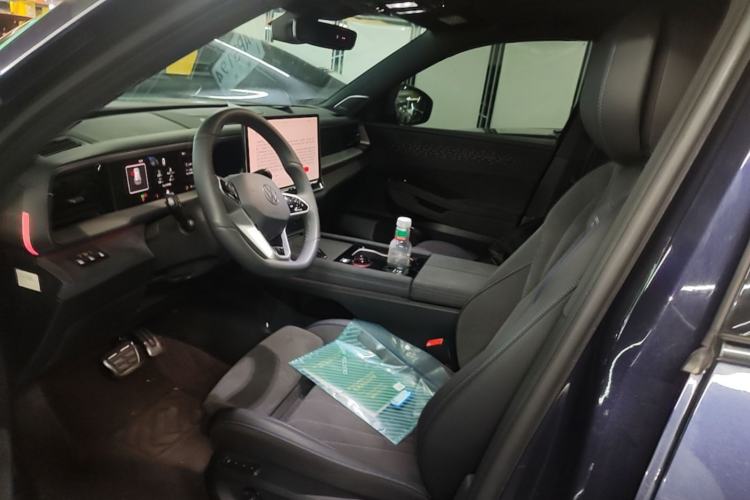 Used Volkswagen Teramont 2025 Tiguan Pro 450TSI Four-Wheel Drive Summit Edition Left Front Seat