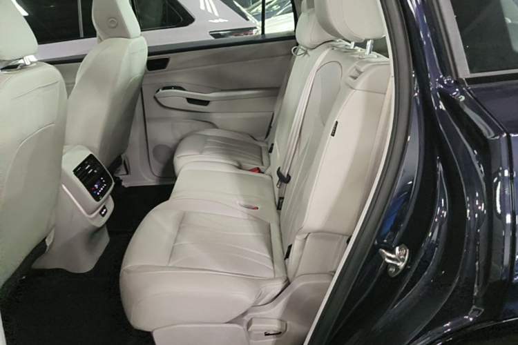 Used Volkswagen Teramont 2025 Tiguan Pro 450TSI 4Motion Crosswind Edition Left Rear Seat