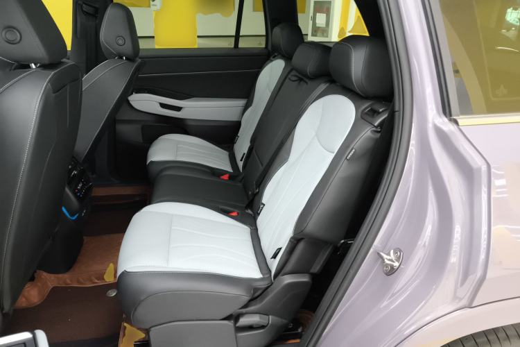Used Volkswagen Teramont 2025 Tiguan Pro 450TSI 4Motion Crosswind Edition Left Rear Seat