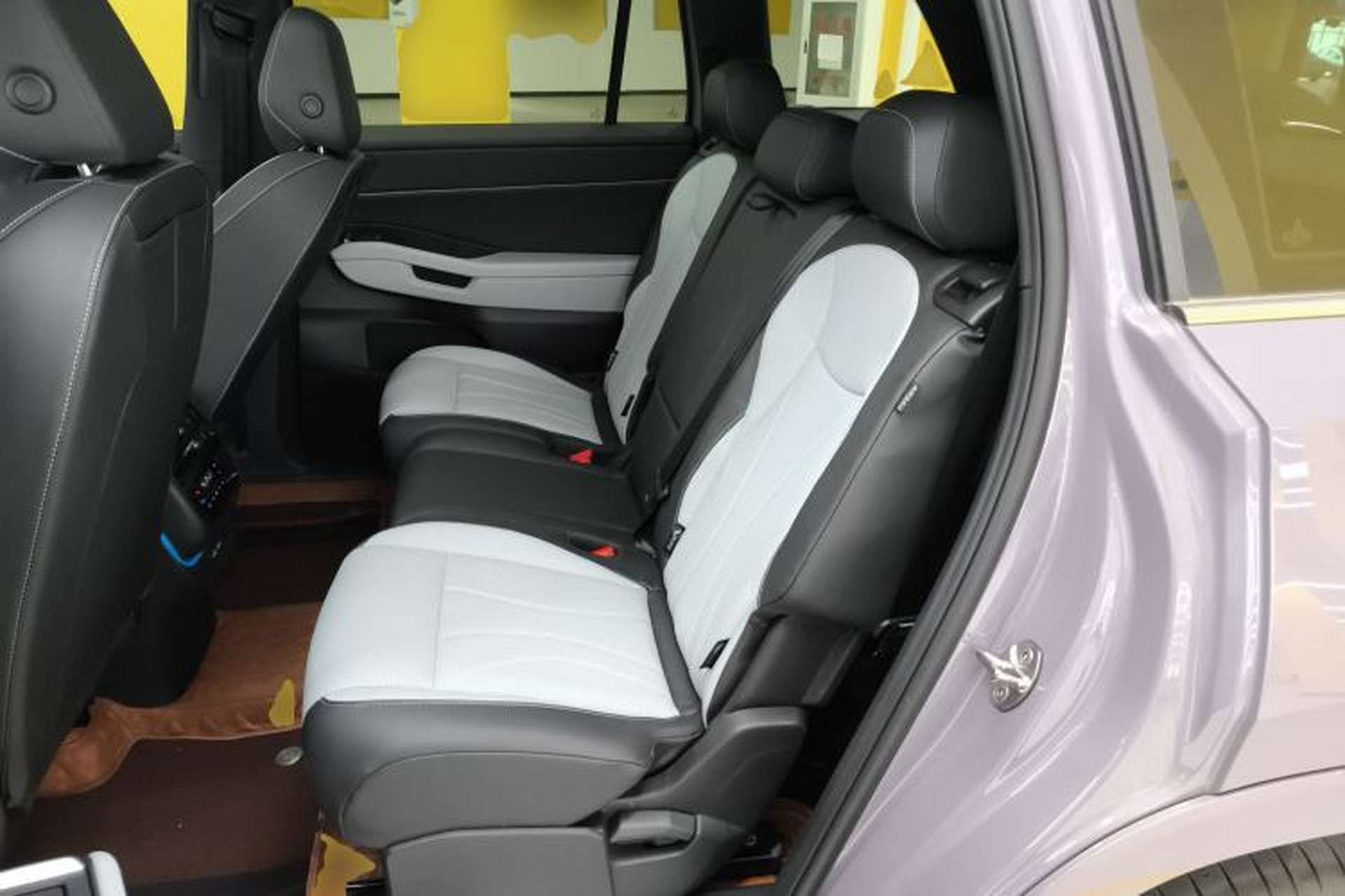 Used Volkswagen Teramont 2025 Tiguan Pro 450TSI 4Motion Crosswind Edition Left Rear Seat