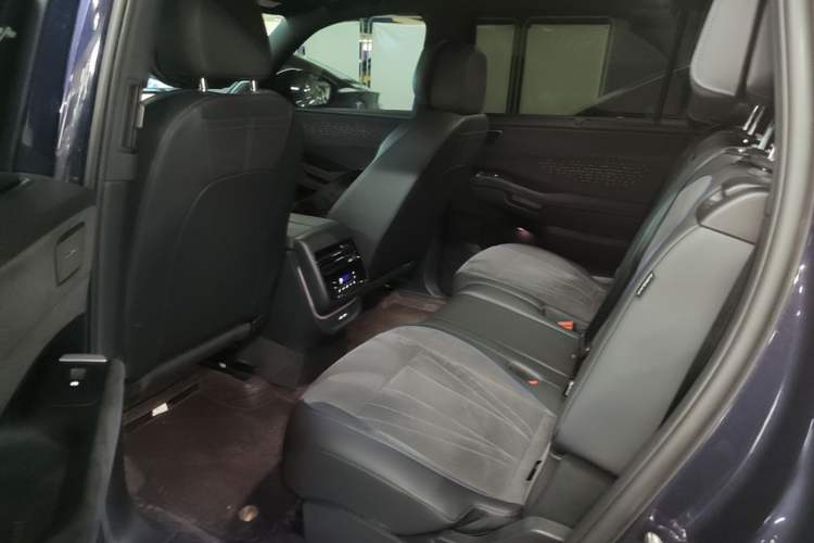 Used Volkswagen Teramont 2025 Tiguan Pro 450TSI Four-Wheel Drive Summit Edition Left Rear Seat