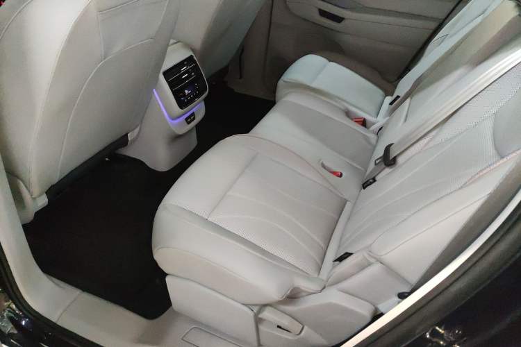 Used Volkswagen Teramont 2025 Tiguan Pro 450TSI 4Motion Crosswind Edition Left Rear Seat