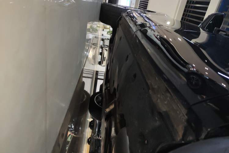 Used Volkswagen Teramont 2025 Tiguan Pro 450TSI 4Motion Crosswind Edition Left Side Sill