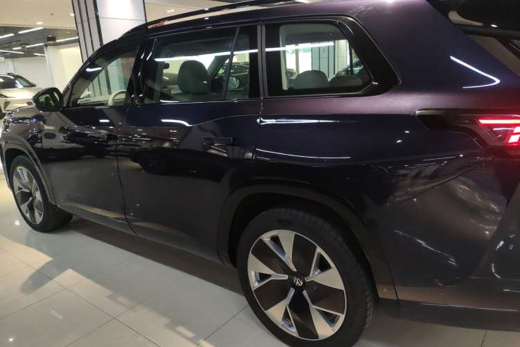 Used Volkswagen Teramont 2025 Tiguan Pro 450TSI 4Motion Crosswind Edition Left Side