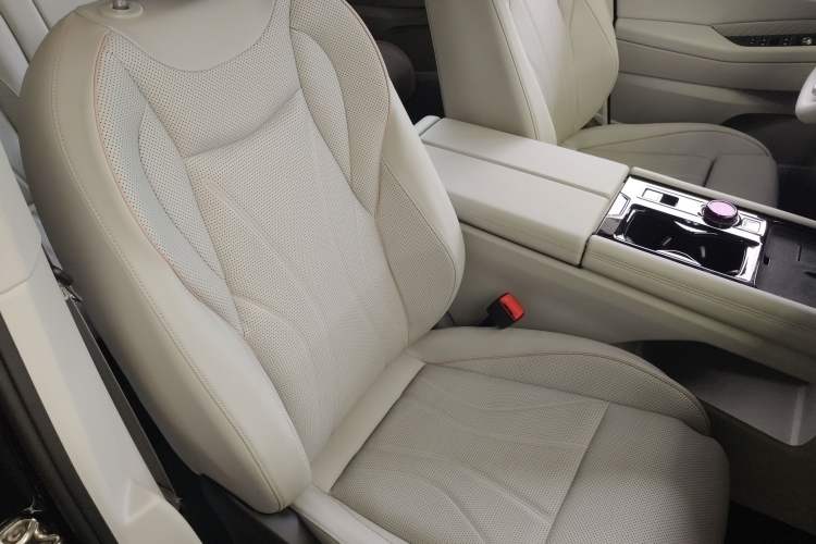 Used Volkswagen Teramont 2025 Tiguan Pro 450TSI 4Motion Crosswind Edition Right Front Seat