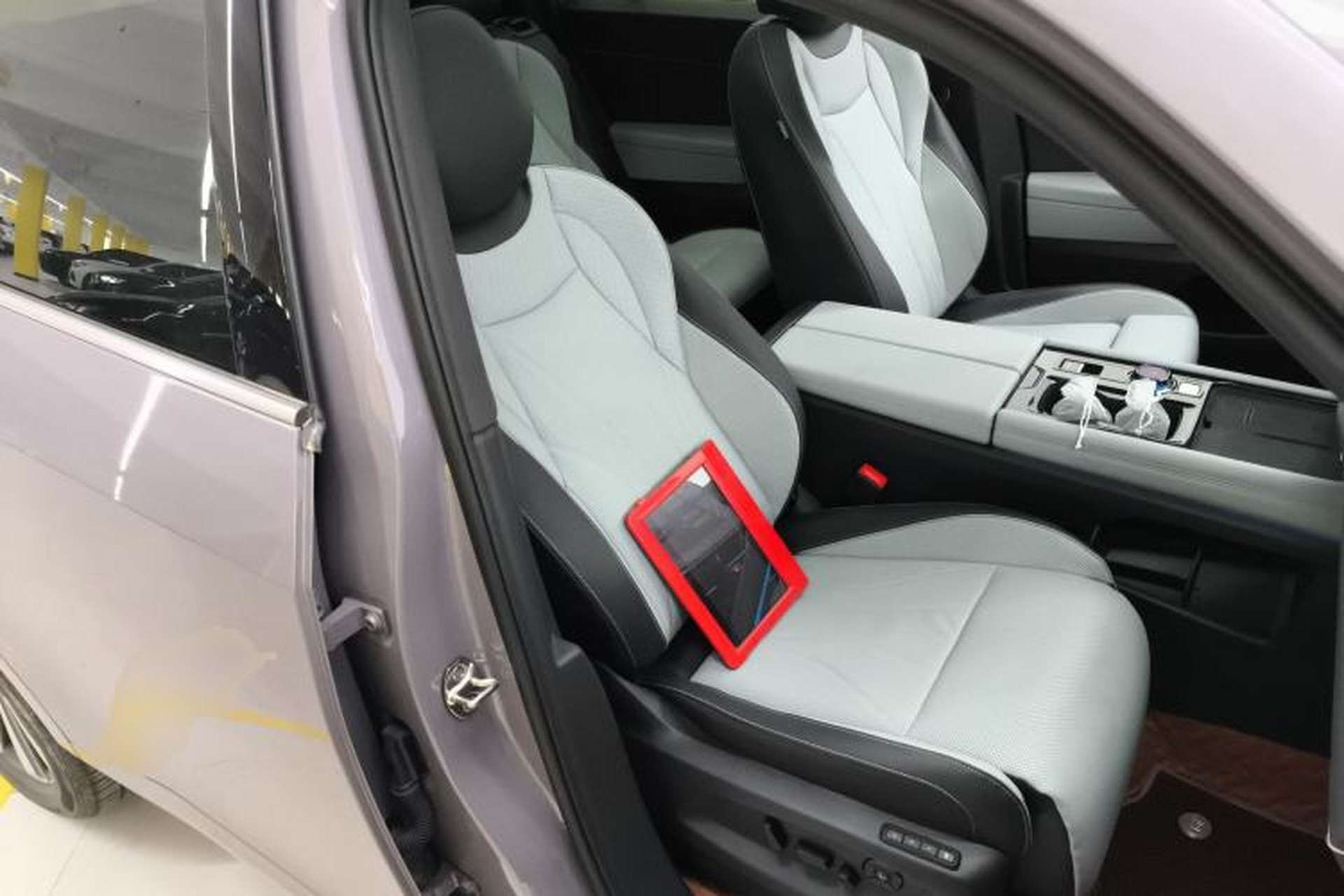 Used Volkswagen Teramont 2025 Tiguan Pro 450TSI 4Motion Crosswind Edition Right Front Seat
